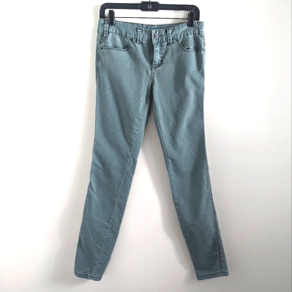 𝅺RARE Free People Light Aqua Skinny Jeans 27